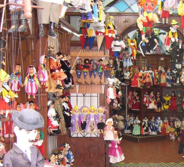 Marionette shop, Prague cr Judy Darley