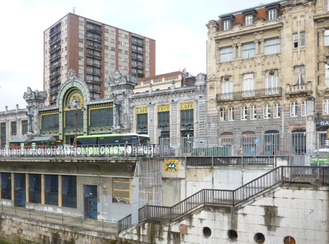 Bilbao alien cr Judy Darley.