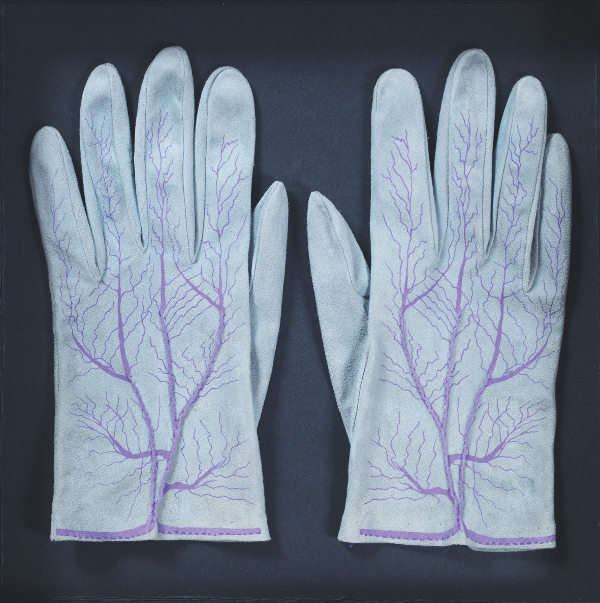 Handschuhe (Paar) by Meret Oppenheim, 1985