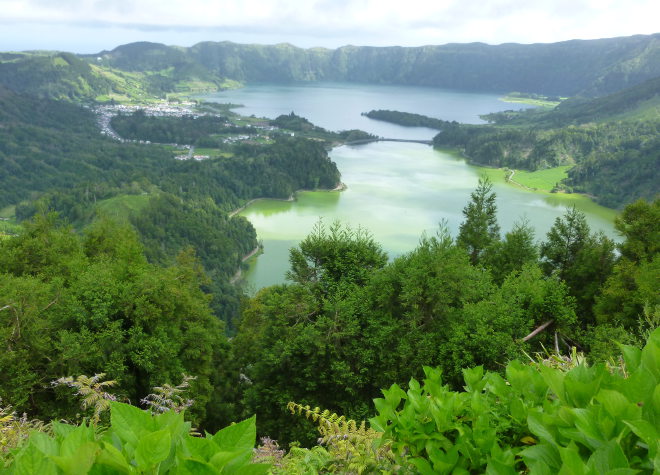 Twin Blue and Green Lakes, Sete Cidades cr Judy Darley