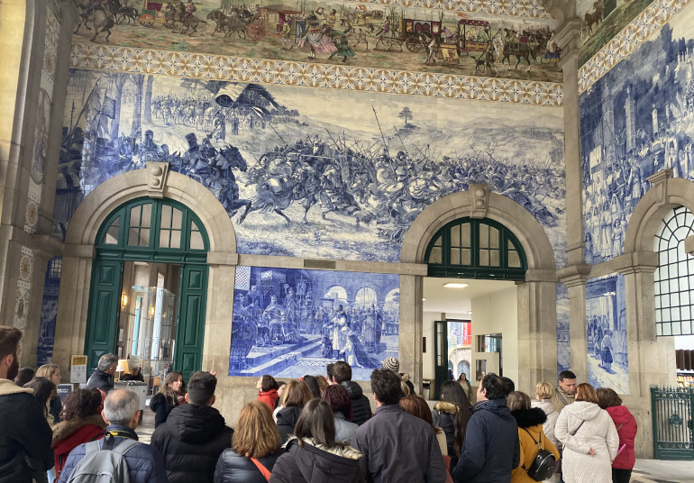 São Bento Railway Station by James Hainsworth